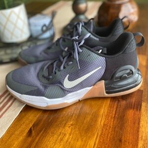 EUC Nike Mens Air Max Alpha Trainer 5